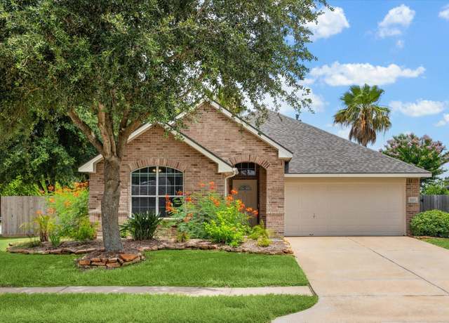 Property at 10207 Olive Mount St, Pearland, TX 77584, 3 beds, 2 baths