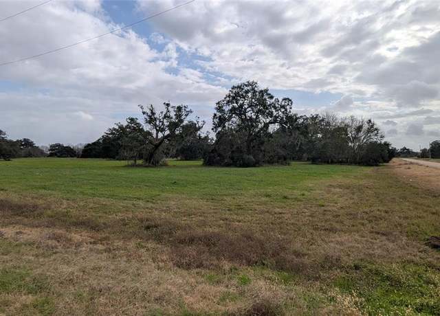 Property at 500 Six Gun Trl, Angleton, TX 77515