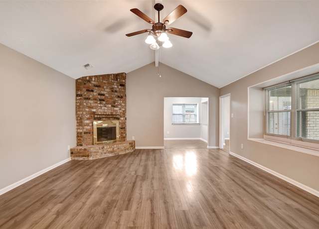Property at 5342 Abercreek Ave, Friendswood, TX 77546, 3 beds, 2 baths