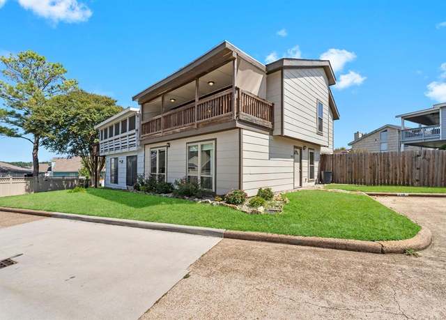Property at 118 April Point Dr N, Conroe, TX 77356, 3 beds, 3 baths