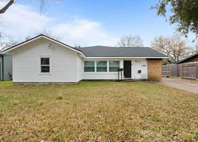 Property at 1219 Park Ln, Texas City, TX 77590, 3 beds, 2 baths