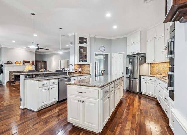 Property at 13923 Carriage Walk Ln, Houston, TX 77077, 3 beds, 2.5 baths