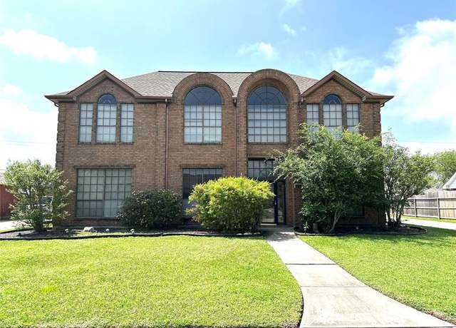 Property at 2701 11th St N, Texas City, TX 77590, 4 beds, 3.5 baths