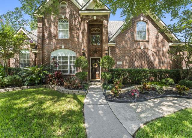 Property at 24015 Doverwick Dr, Tomball, TX 77375, 4 beds, 2.5 baths