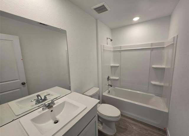 Property at 5009 Gallant St, Bay City, TX 77414, 3 beds, 2 baths