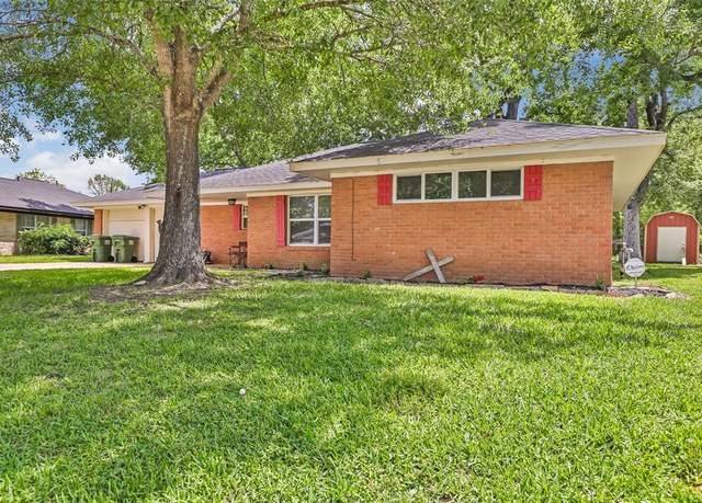 Property at 1016 Lynnwood Ave, Liberty, TX 77575, 3 beds, 1 bath