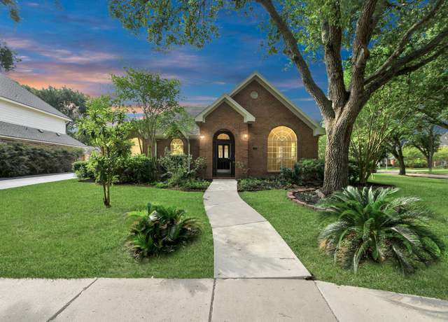 Property at 2019 Teakwood Pl, Sugar Land, TX 77478, 4 beds, 2 baths