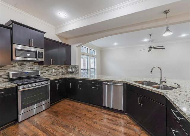 Property at 1615 W 24th St Unit B, Houston, TX 77008, 3 beds, 3.5 baths