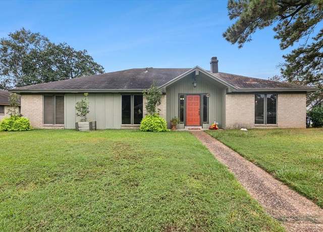 Property at 1195 Chatwood Dr, Beaumont, TX 77706, 4 beds, 2.5 baths