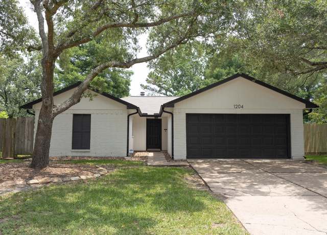 Property at 1204 Osborne Dr, Friendswood, TX 77546, 3 beds, 2 baths