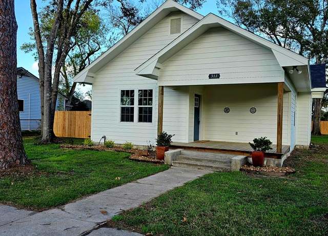 Property at 311 August St, El Campo, TX 77437, 3 beds, 2 baths