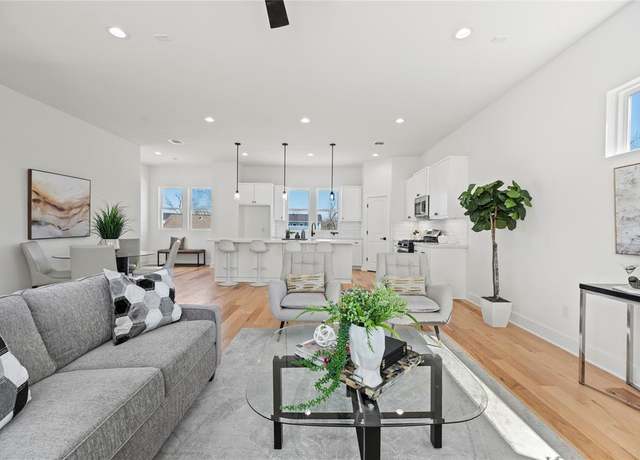 Property at 424 Sikes Unit C, Houston, TX 77018, 3 beds, 3.5 baths