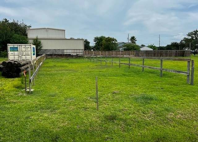 Property at 1045 15th St, San Leon, TX 77539
