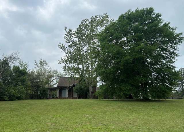 Property at 725 W Main St, Bellville, TX 77418, 2 beds, 1.5 baths