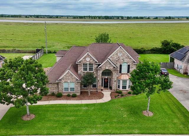 Property at 119 Spanish Oak Cir, Lake Jackson, TX 77566, 4 beds, 4 baths