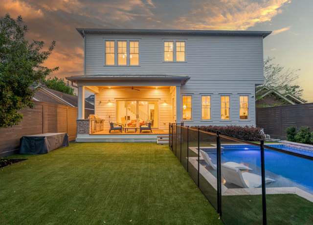 Property at 726 E 10th 1/2 St, Houston, TX 77008, 4 beds, 3.5 baths