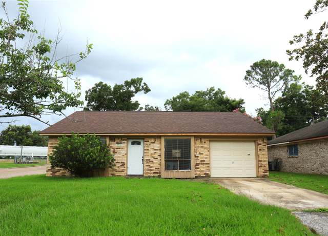 Property at 601 E Plum St, Angleton, TX 77515, 3 beds, 1 bath