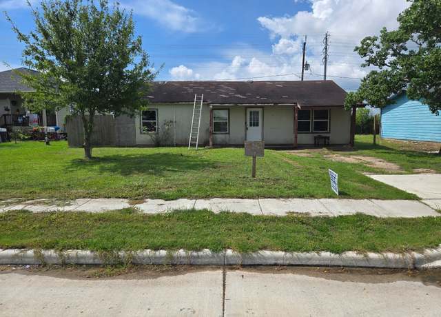 Property at 811 W 12th St, Freeport, TX 77541, 3 beds, 1 bath