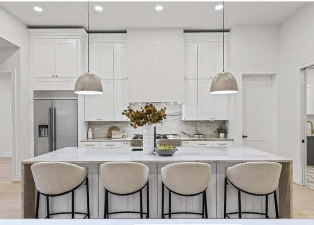 Property at 4702 Thornton Views Rd, Houston, TX 77018, 3 beds, 3.5 baths