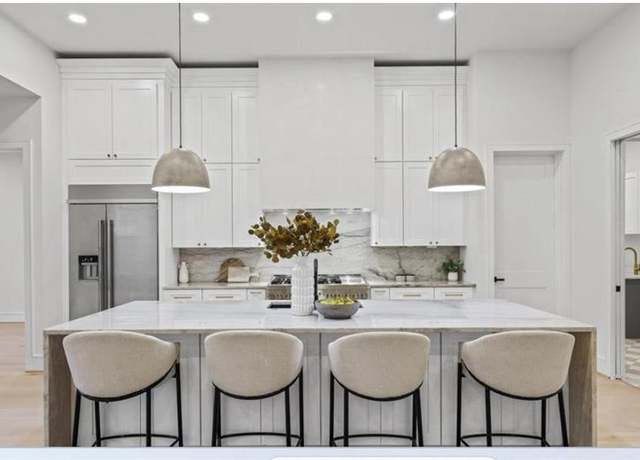 Property at 4702 Thornton Views Rd, Houston, TX 77018, 3 beds, 3.5 baths