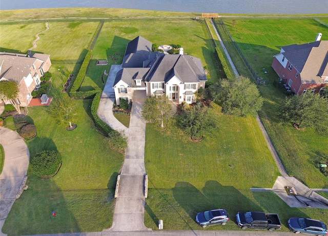 Property at 1860 Lake Landing Dr, League City, TX 77573, 5 beds, 4 baths