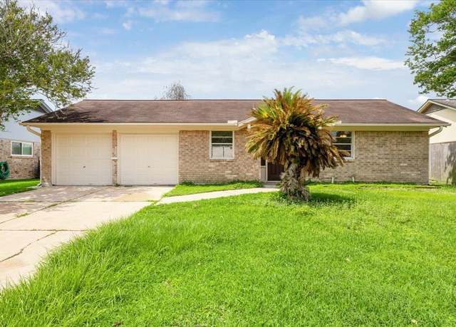 Property at 2114 Yorktown Ct S, League City, TX 77573, 3 beds, 2 baths