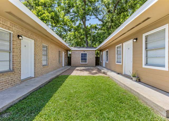 Property at 1001 W Lobitt St, Alvin, TX 77511, 1 bed, 1 bath