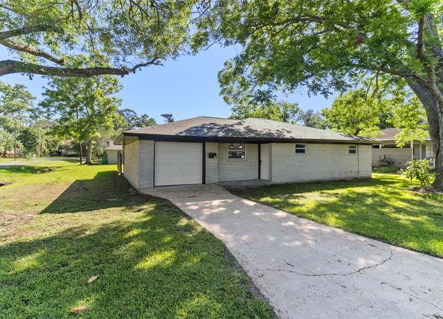 Property at 401 S Fig St, Sweeny, TX 77480, 3 beds, 2 baths