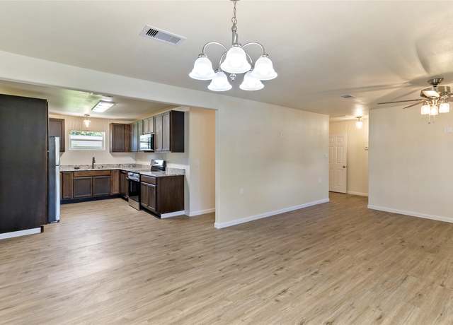 Property at 401 S Fig St, Sweeny, TX 77480, 3 beds, 2 baths