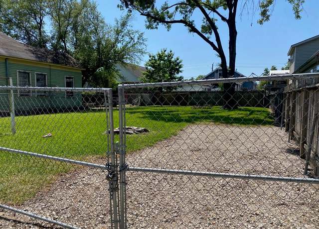 Property at 1911 Chestnut St, Houston, TX 77009