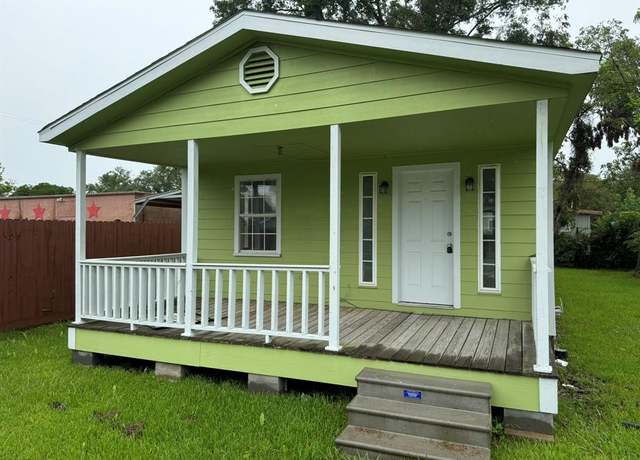 Property at 4124 Carl St, Bacliff, TX 77518, 3 beds, 1 bath