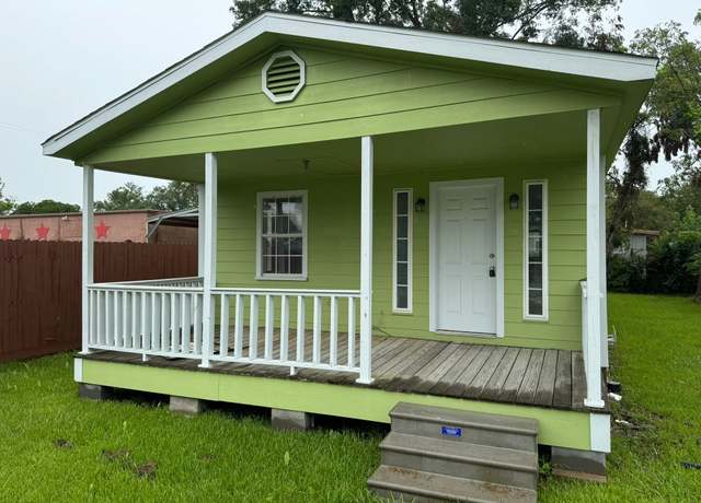 Property at 4124 Carl St, Bacliff, TX 77518, 3 beds, 1 bath