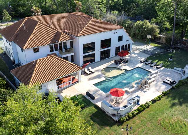 Property at 9105 Memorial Dr, Houston, TX 77024, 8 beds, 9.5 baths