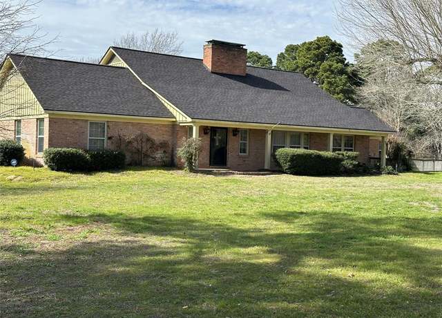 Property at 302 Cedar Cir, Brenham, TX 77833, 3 beds, 3 baths