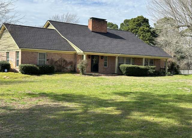 Property at 302 Cedar Cir, Brenham, TX 77833, 3 beds, 3 baths