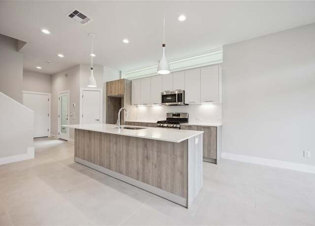 Property at 1912 Erastus St, Houston, TX 77020, 3 beds, 2.5 baths