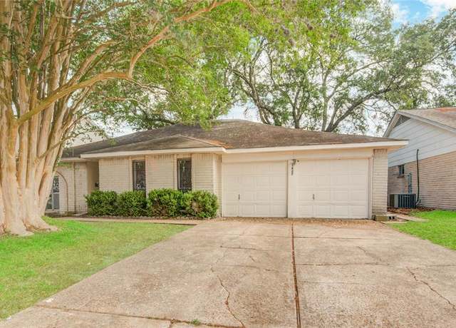 Property at 11427 Newbrook Dr, Houston, TX 77072, 3 beds, 2 baths