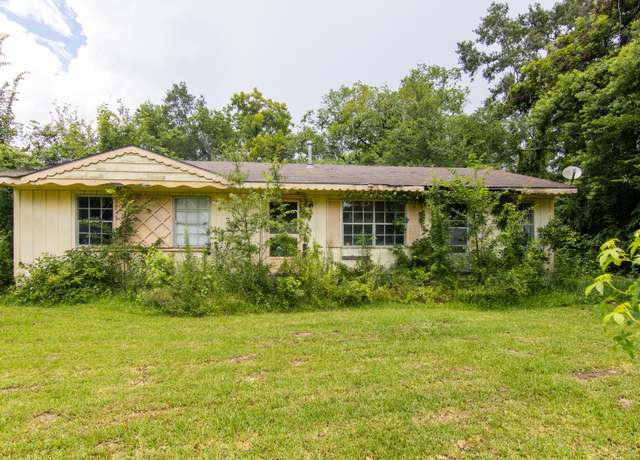 Property at 907 Linia Alfred St, Cleveland, TX 77327, 3 beds, 1 bath