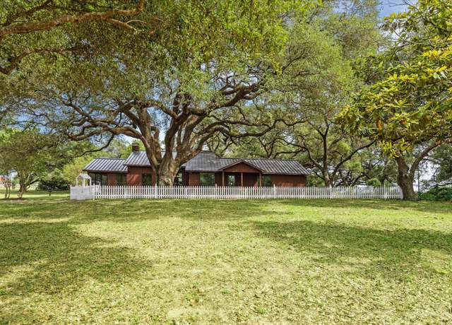 Property at 3834 Fm 949, Cat Spring, TX 78933, 2 beds, 2.5 baths