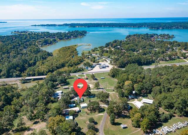 Property at 194 Sonnys Ln, Livingston, TX 77351, 3 beds, 2 baths