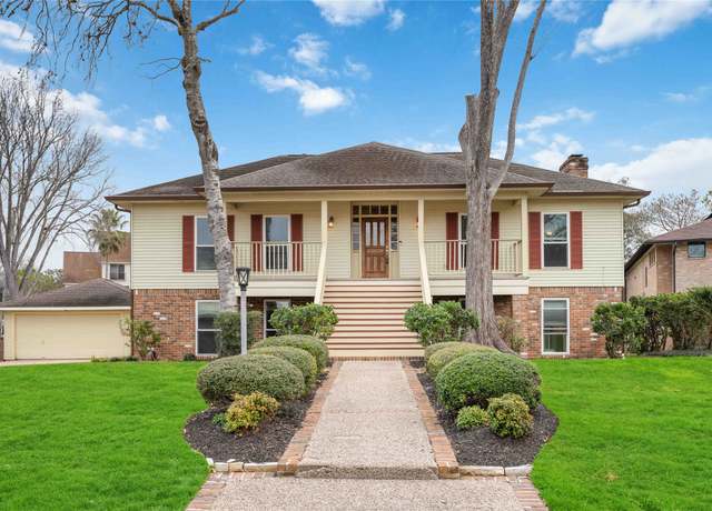 Property at 18623 Point Lookout Dr, Nassau Bay, TX 77058, 4 beds, 2.5 baths