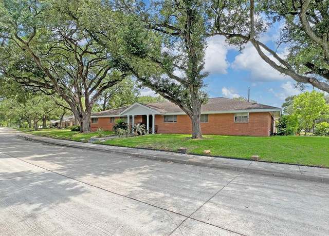 Property at 3641 Deal St, Houston, TX 77025, 4 beds, 3 baths