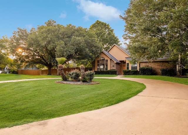 Property at 3000 Creekside Dr, Brenham, TX 77833, 4 beds, 3 baths