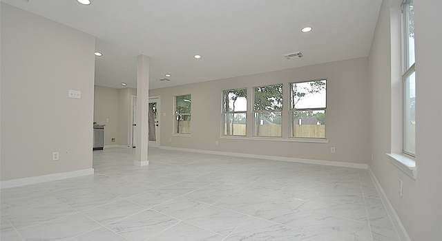 Photo of 631 Aweigh Dr, Crosby, TX 77532