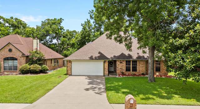 Photo of 211 Balsam St, Lake Jackson, TX 77566