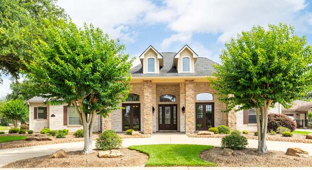 Photo of 51 Northwood Ct, Lake Jackson, TX 77566