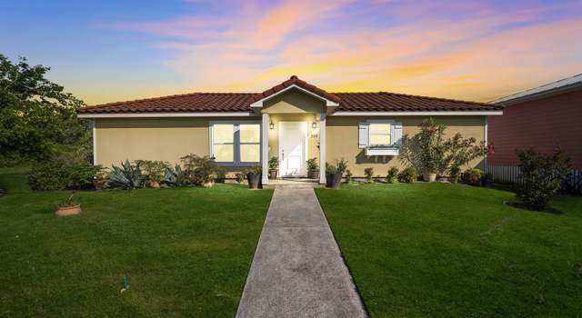 Photo of 210 Debbie Ln, San Leon, TX 77539