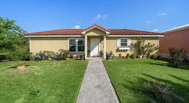 Photo of 210 Debbie Ln, San Leon, TX 77539