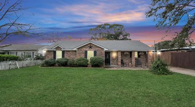 Photo of 402 E Oak St, Highlands, TX 77562