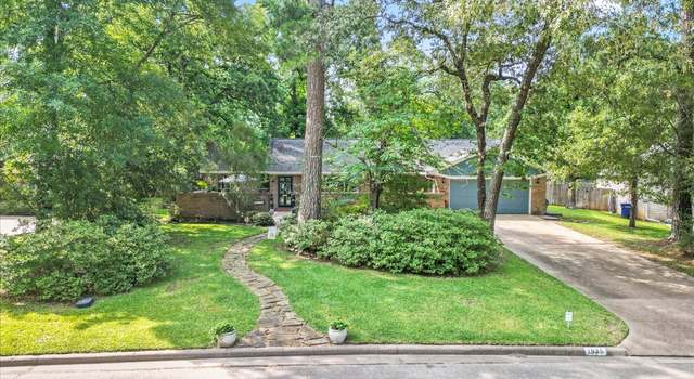Photo of 1925 Foxbriar Dr, Huntsville, TX 77340